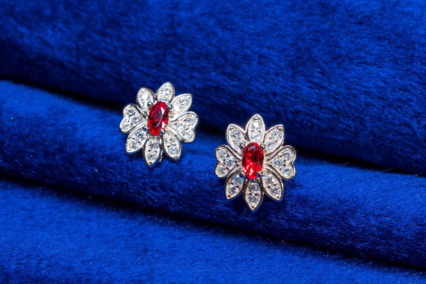 Silver Earrings Flower Shinning Red Stone