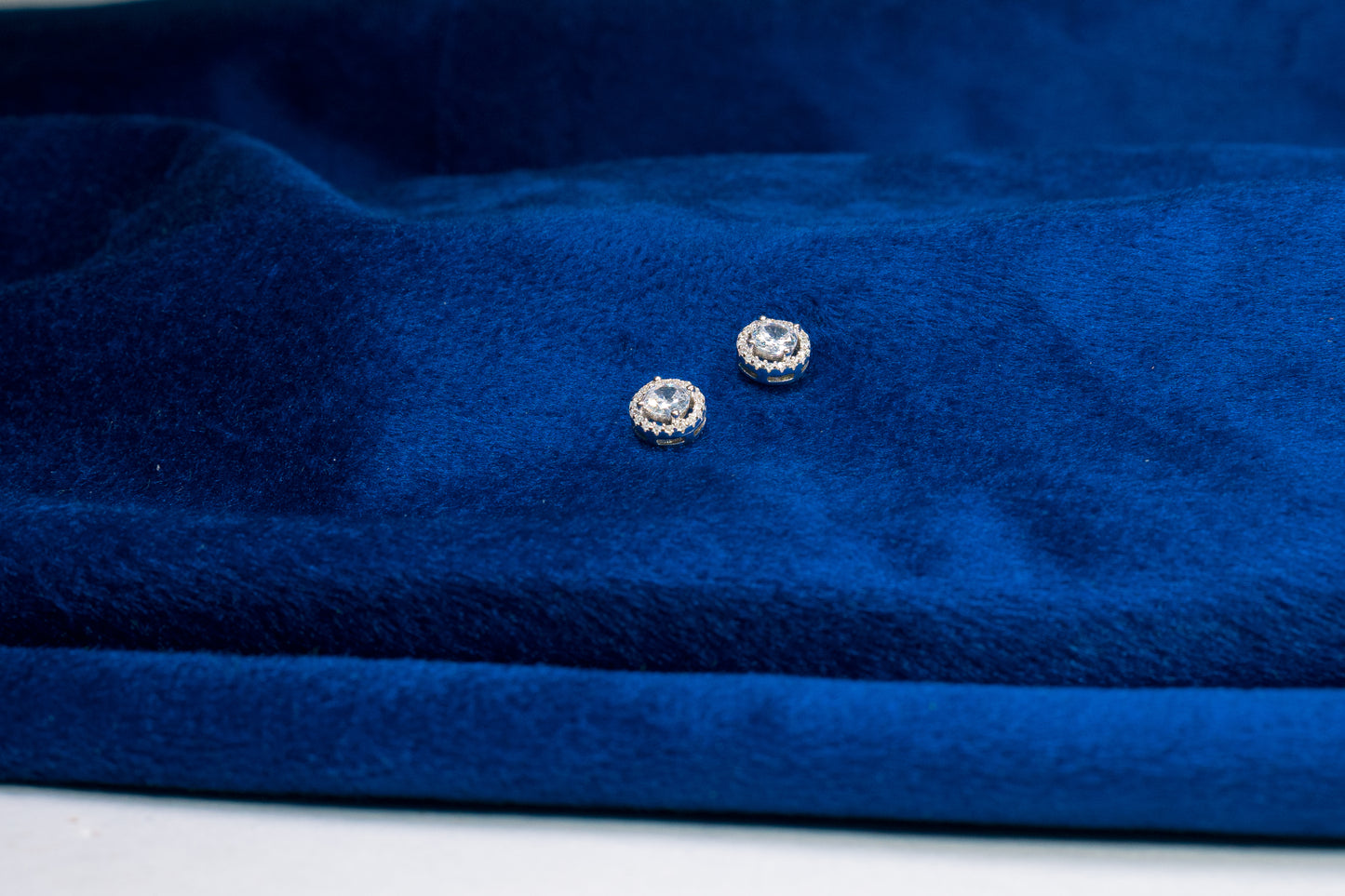 Silver Studs White Stone 925