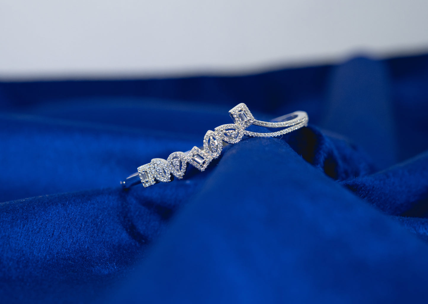 Elegant Stoned Bangle 925