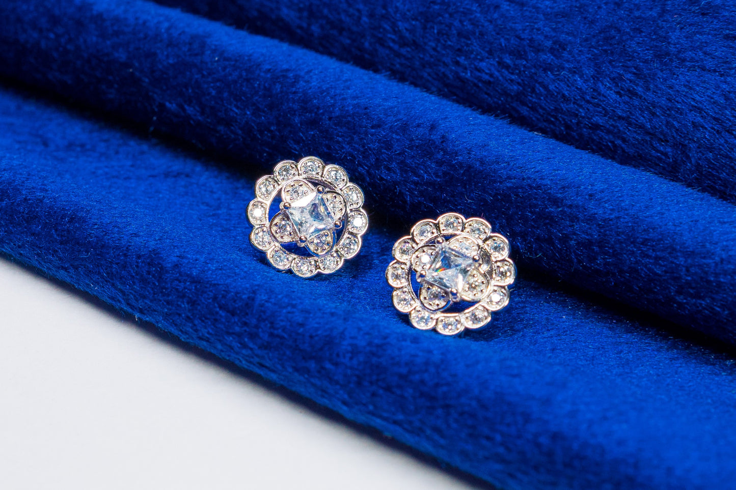 Silver Earrings Flower White Stone