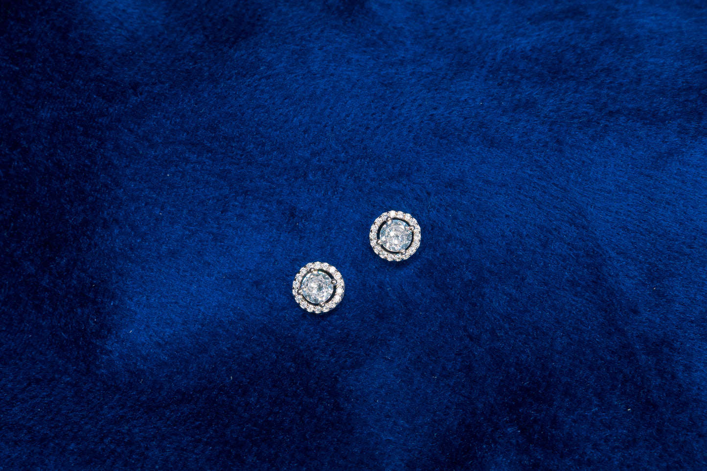 Silver Studs White Stone 925