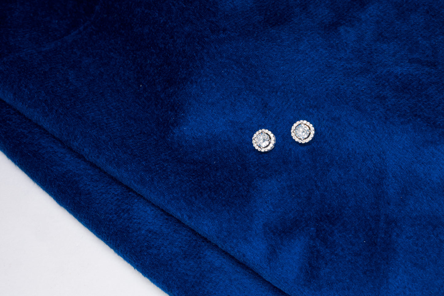 Silver Studs White Stone 925